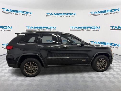 Brilliant Black Crystal Pearlcoat 2016 Jeep Grand Cherokee Laredo
