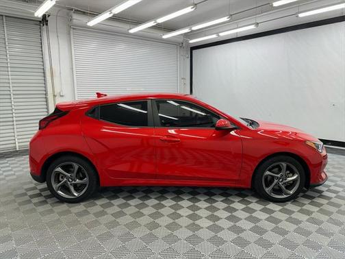 2020 Hyundai Veloster 2