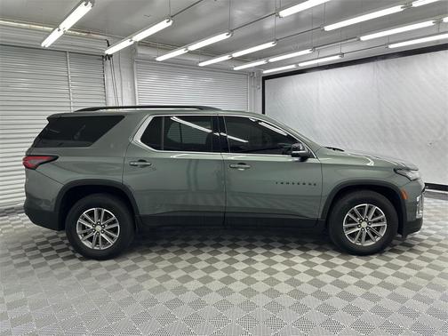 2022 Chevrolet Traverse LT Cloth