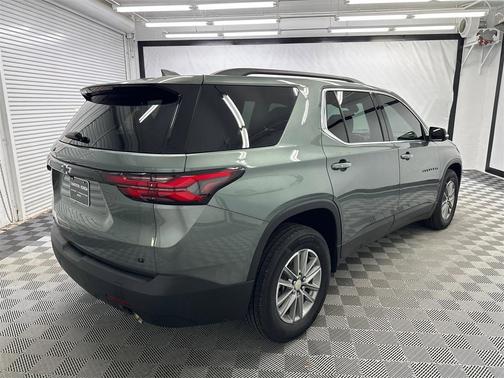 2022 Chevrolet Traverse LT Cloth