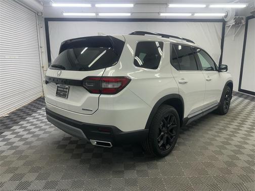 2025 Honda Pilot Touring 8-Passenger