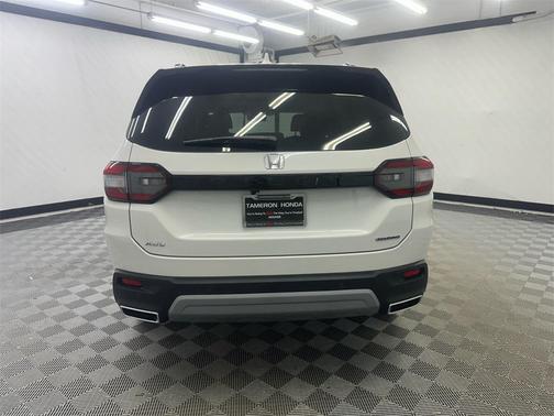 2025 Honda Pilot Touring 8-Passenger