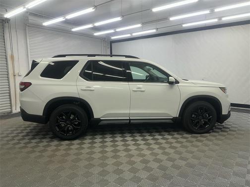 2025 Honda Pilot Touring 8-Passenger