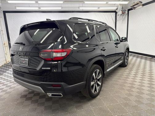 2024 Honda Pilot Touring 8-Passenger
