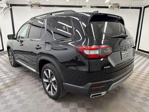 2024 Honda Pilot Touring 8-Passenger