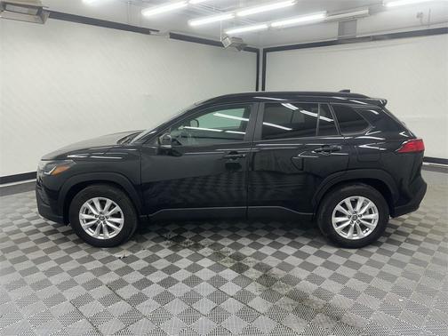 2024 Toyota Corolla Cross LE