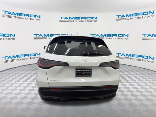 Platinum White Pearl 2026 Honda HR-V LX