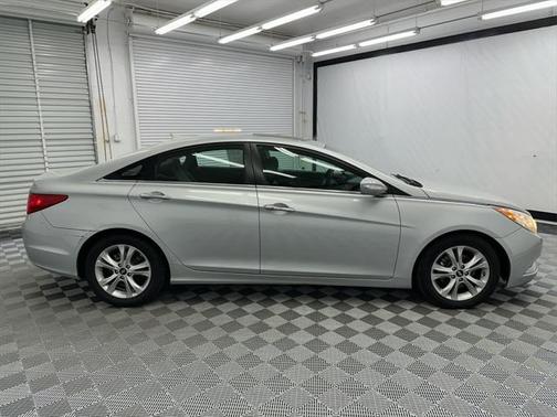 2011 Hyundai SONATA Limited