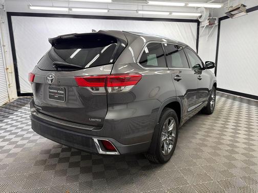 2018 Toyota Highlander Limited Platinum