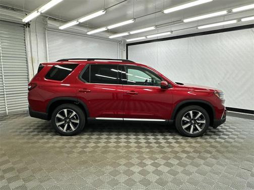 2025 Honda Pilot Touring 8-Passenger