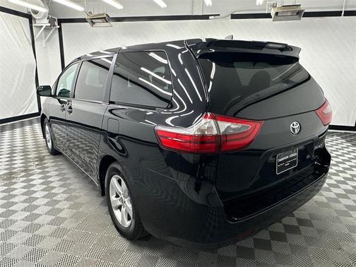 2020 Toyota Sienna SE