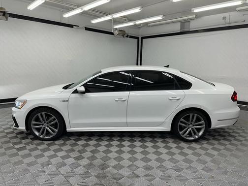 2018 Volkswagen Passat 2.0T R-Line