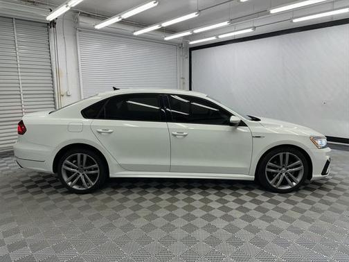 2018 Volkswagen Passat 2.0T R-Line
