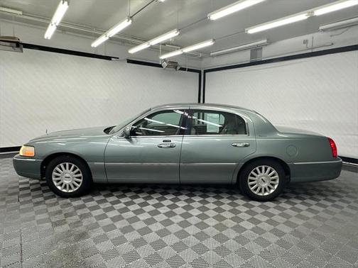 2004 Lincoln Town Car Signature