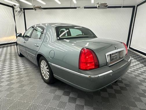 2004 Lincoln Town Car Signature