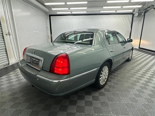 2004 Lincoln Town Car Signature