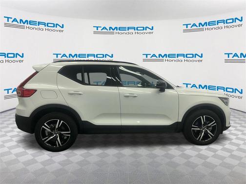 2024 Volvo XC40 B5 Core