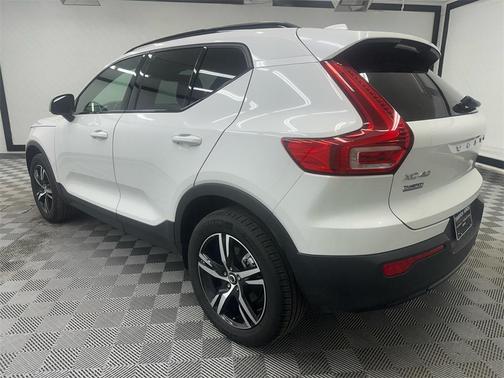 2024 Volvo XC40 B5 Core