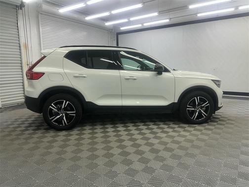 2024 Volvo XC40 B5 Core