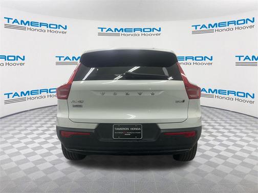 2024 Volvo XC40 B5 Core