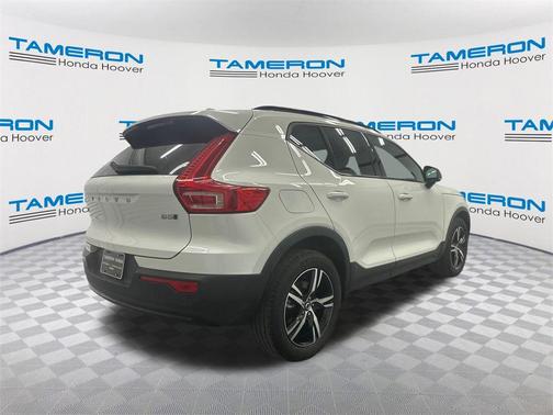 2024 Volvo XC40 B5 Core