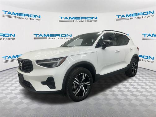 2024 Volvo XC40 B5 Core