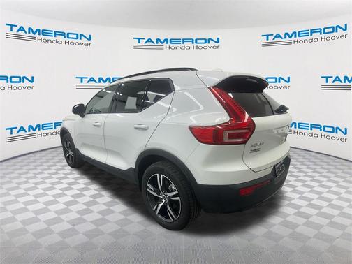 2024 Volvo XC40 B5 Core
