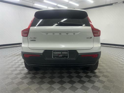 2024 Volvo XC40 B5 Core