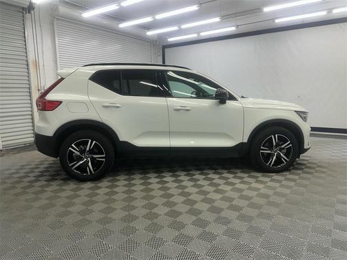 2024 Volvo XC40 B5 Core