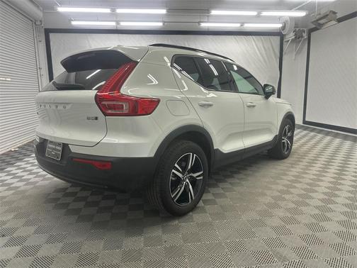 2024 Volvo XC40 B5 Core