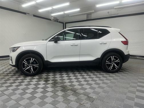2024 Volvo XC40 B5 Core