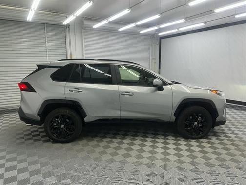 2025 Toyota RAV4 Hybrid SE