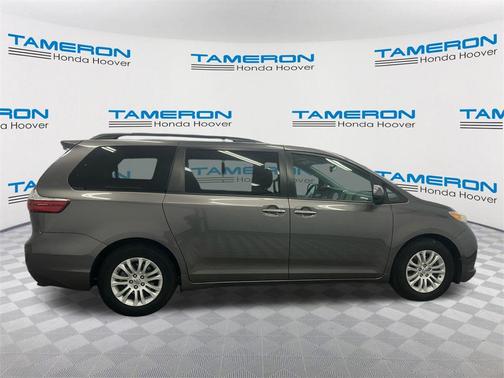 2016 Toyota Sienna XLE