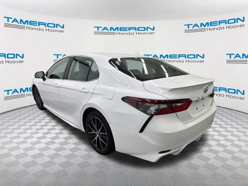 Ice Cap 2023 Toyota Camry SE