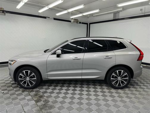 2022 Volvo XC60 B5 Momentum