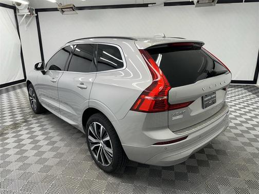 2022 Volvo XC60 B5 Momentum
