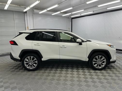 2020 Toyota RAV4 XLE Premium