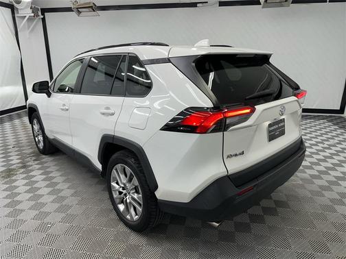 2020 Toyota RAV4 XLE Premium