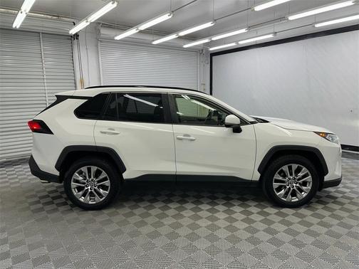 2020 Toyota RAV4 XLE Premium