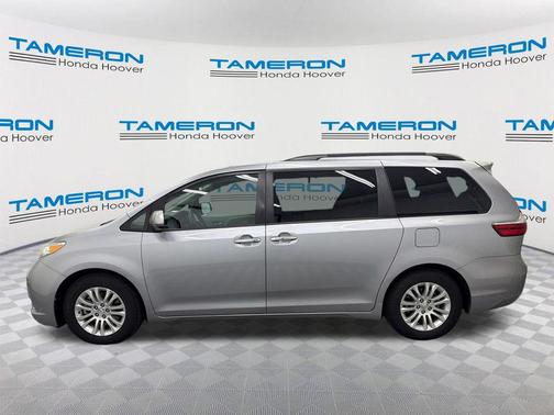 Silver Sky Metallic 2017 Toyota Sienna XLE