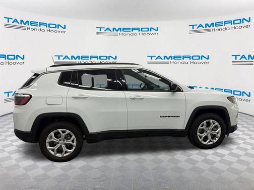 Bright White Clearcoat 2024 Jeep Compass Latitude