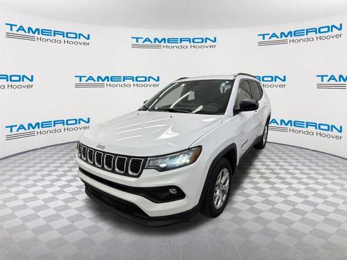 Bright White Clearcoat 2024 Jeep Compass Latitude