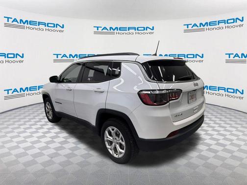 Bright White Clearcoat 2024 Jeep Compass Latitude