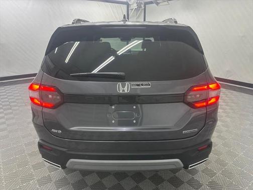 2025 Honda Pilot Touring 8-Passenger
