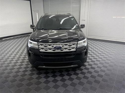 Photo 2 of 22 of 2018 Ford Explorer XLT