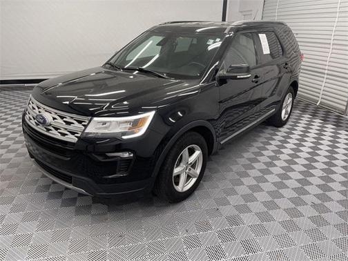 Photo 1 of 22 of 2018 Ford Explorer XLT