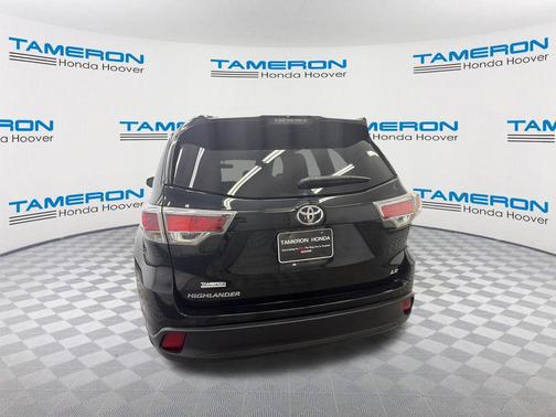Attitude Black Metallic 2015 Toyota Highlander LE