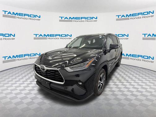 Midnight Black Metallic 2024 Toyota Highlander XLE