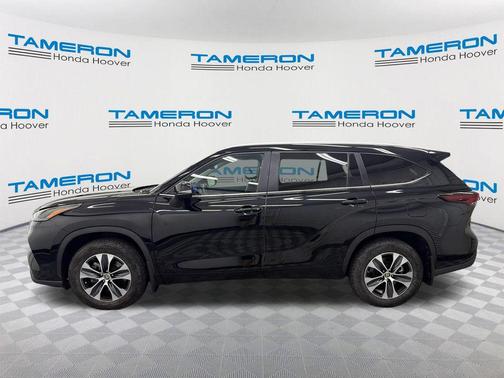 Midnight Black Metallic 2024 Toyota Highlander XLE