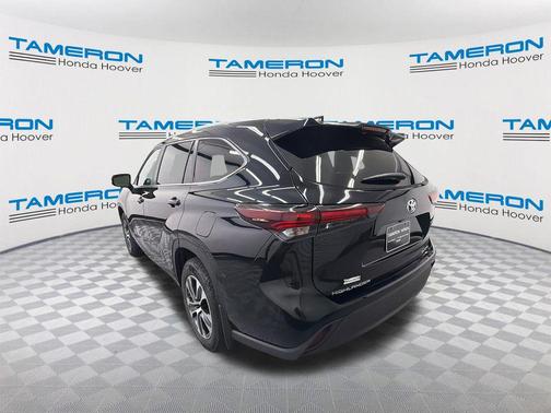 Midnight Black Metallic 2024 Toyota Highlander XLE